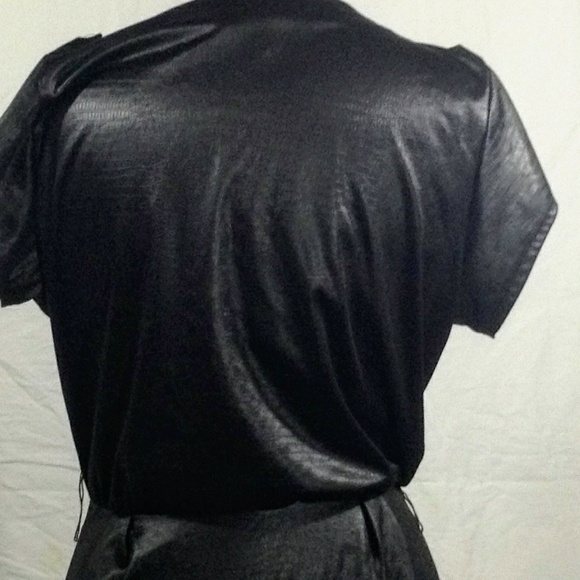 Vintage Black Vneck Aligator Print Button Front - Picture 2 of 8